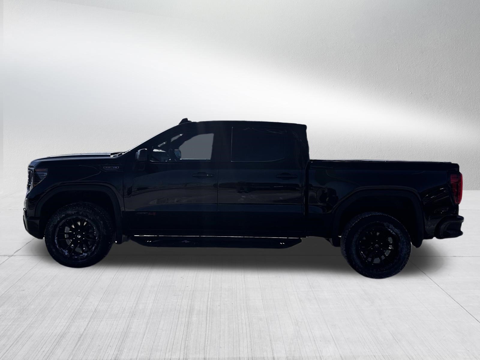 Used 2024 GMC Sierra 1500 AT4 w/ Technology Package AWD/4WD image 4