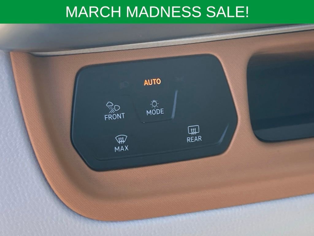 Used 2025 Volkswagen ID. Buzz 1st Edition image 21