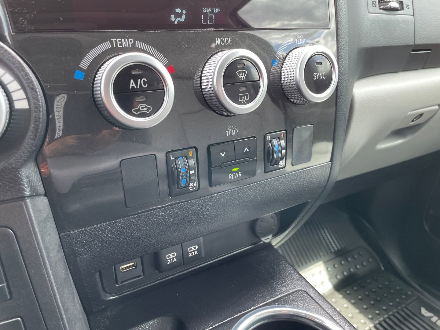 Certified 2022 Toyota Sequoia Platinum AWD/4WD image 23