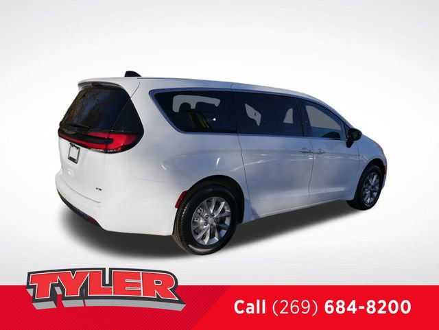 New 2026 Chrysler Pacifica Select AWD/4WD image 8