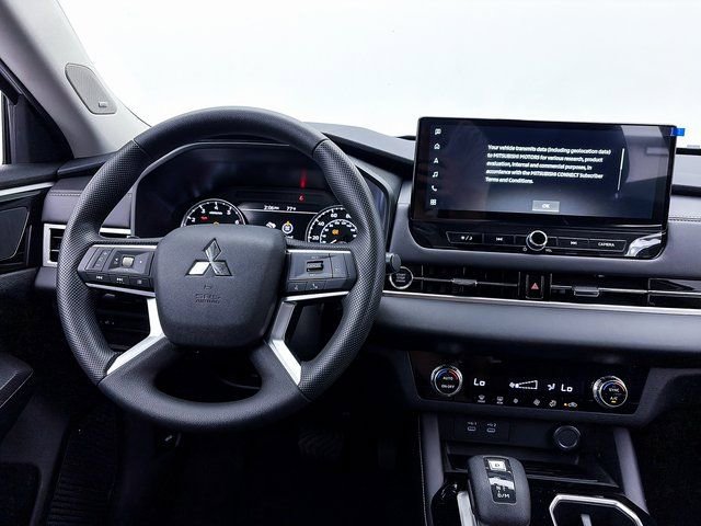 New 2025 Mitsubishi Outlander ES image 13