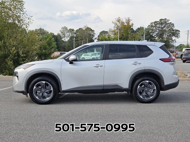 Used 2024 Nissan Rogue SV FWD image 2
