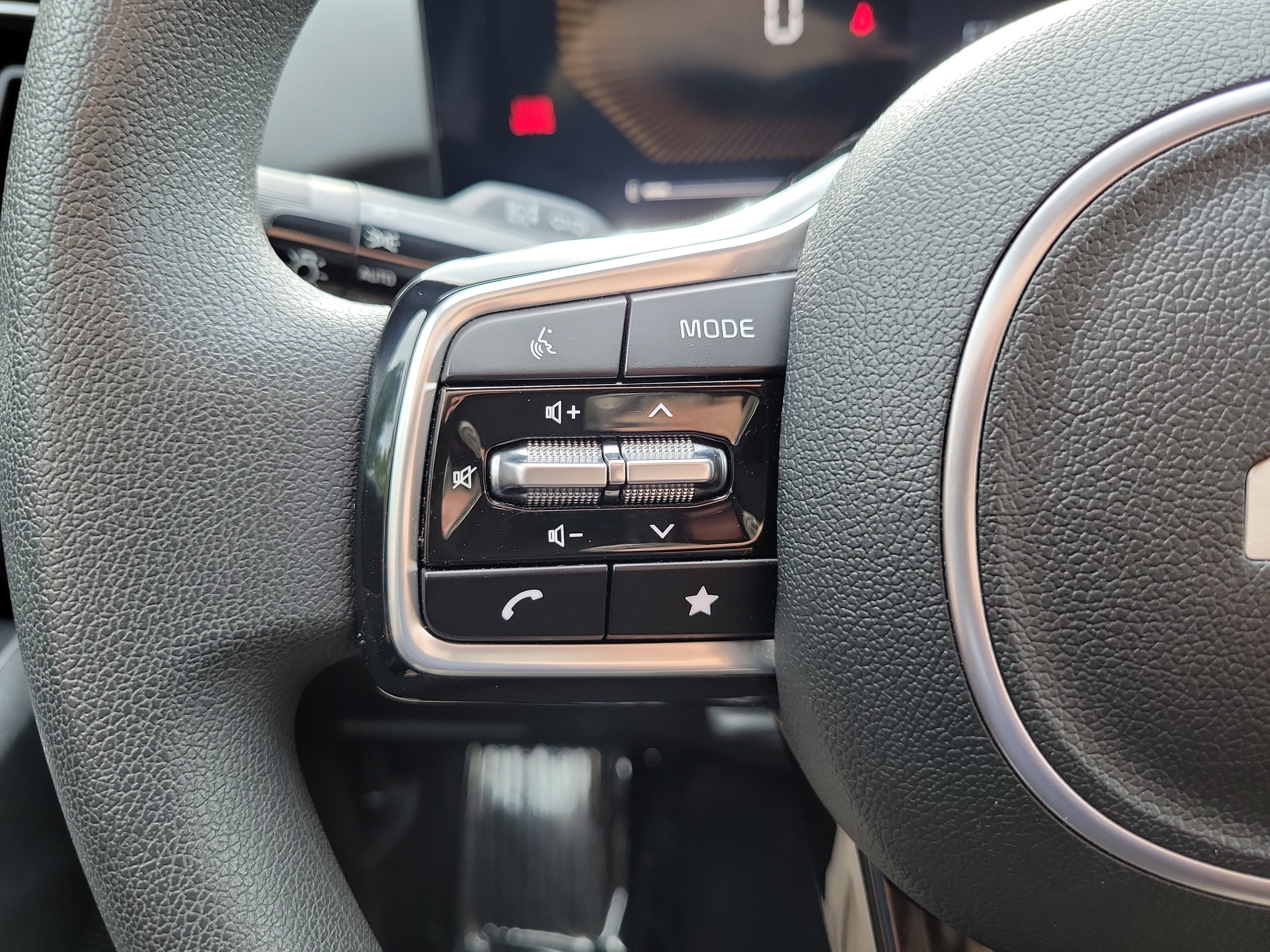 Certified 2024 Kia Sorento LX FWD image 27