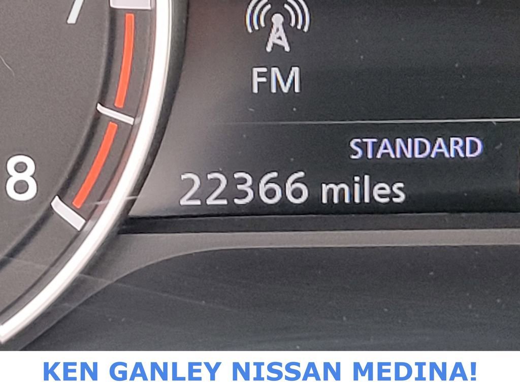 Certified 2025 Nissan Rogue SV FWD image 33