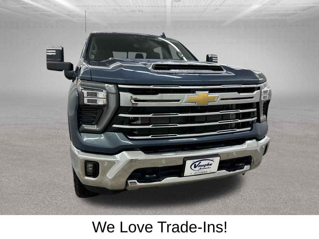 Used 2025 Chevrolet Silverado 2500 LTZ w/ LTZ Premium Package AWD/4WD image 3