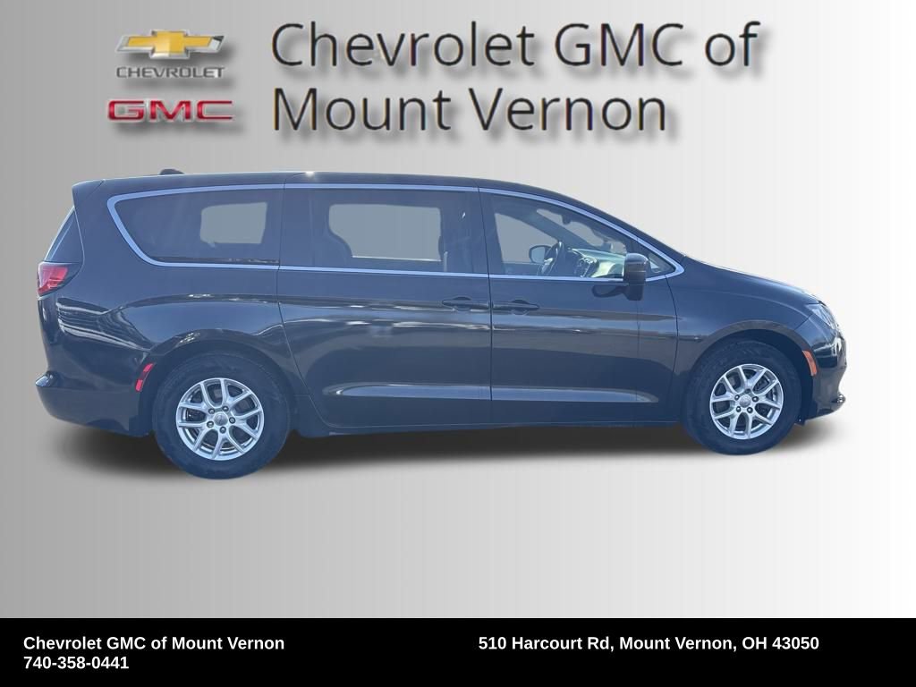 Used 2017 Chrysler Pacifica Touring image 6