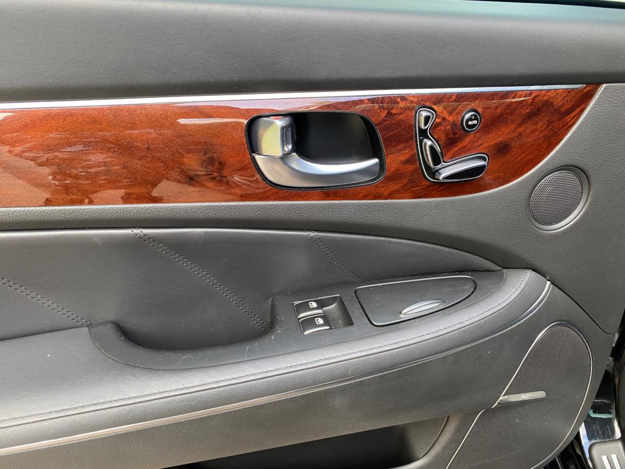 Used 2015 Hyundai Equus Signature image 32