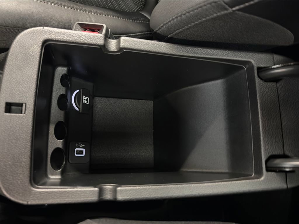Used 2019 Jeep Cherokee Limited w/ Technology Group AWD/4WD image 25