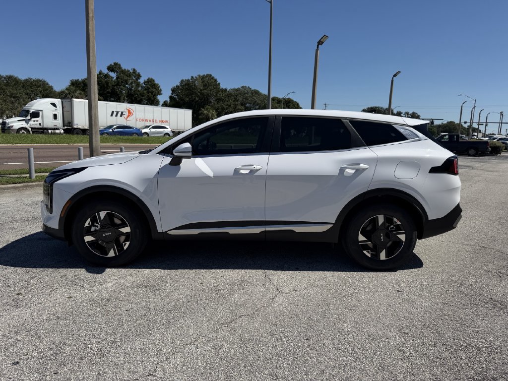 New 2027 Kia Sportage LX FWD image 6