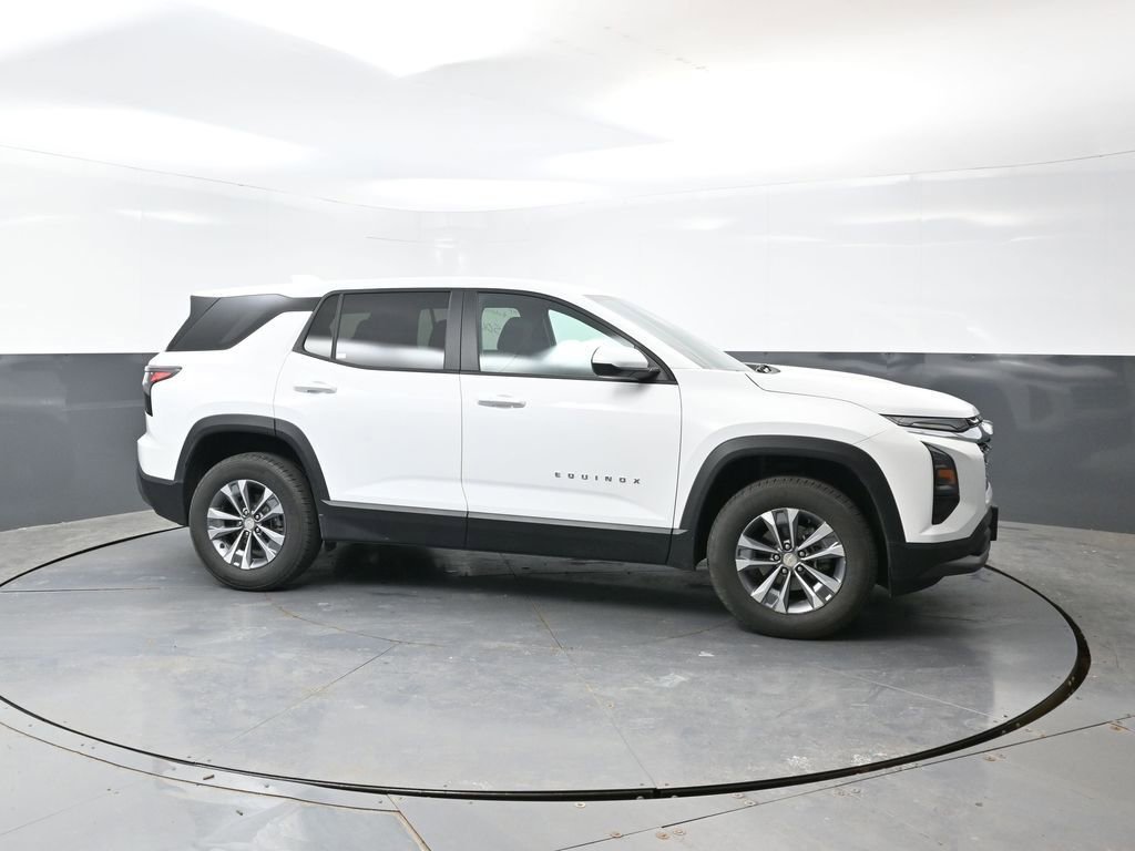 Used 2025 Chevrolet Equinox LT AWD/4WD image 4