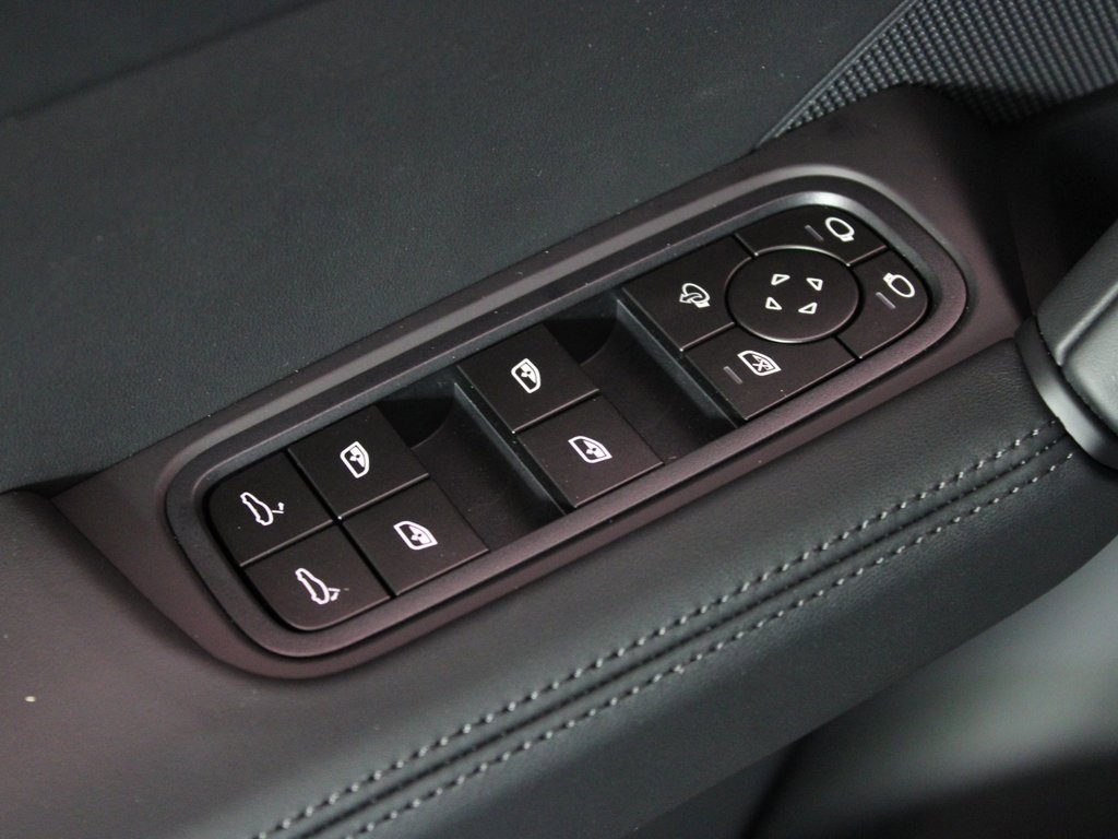 New 2026 Porsche Cayenne GTS image 17