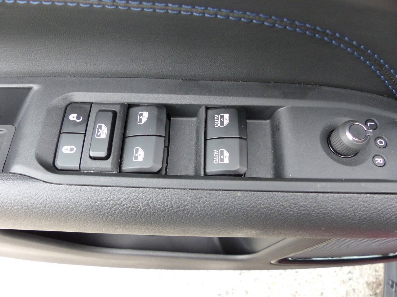 Used 2026 Jeep Compass Latitude AWD/4WD image 18