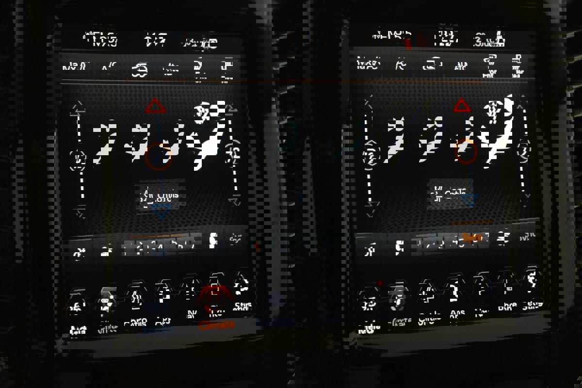 Used 2020 Jeep Cherokee Limited image 29