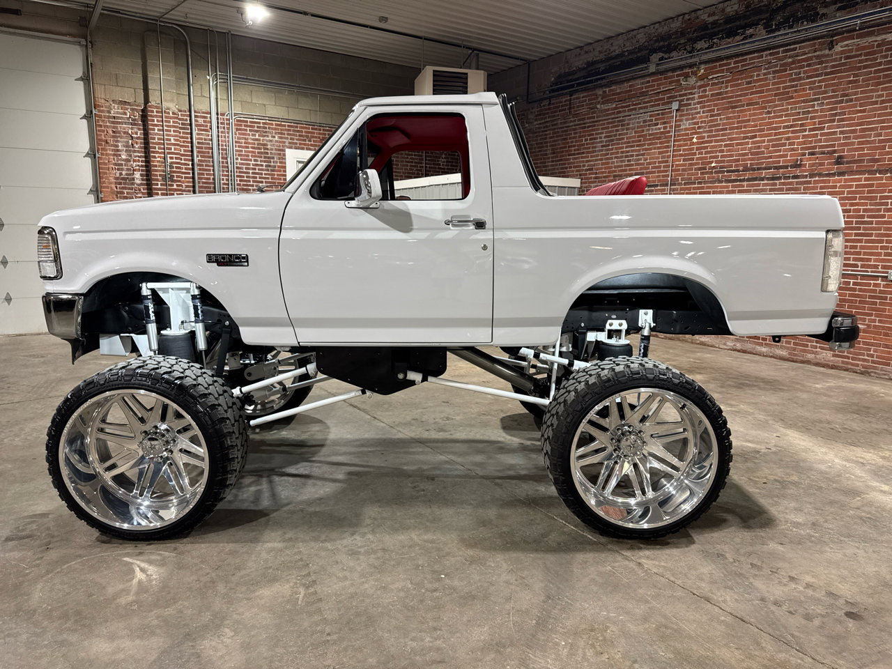 Used 1994 Ford Bronco XLT image 16