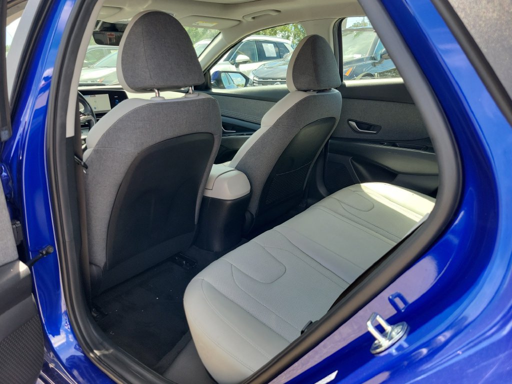 Used 2023 Hyundai Elantra Limited FWD image 9