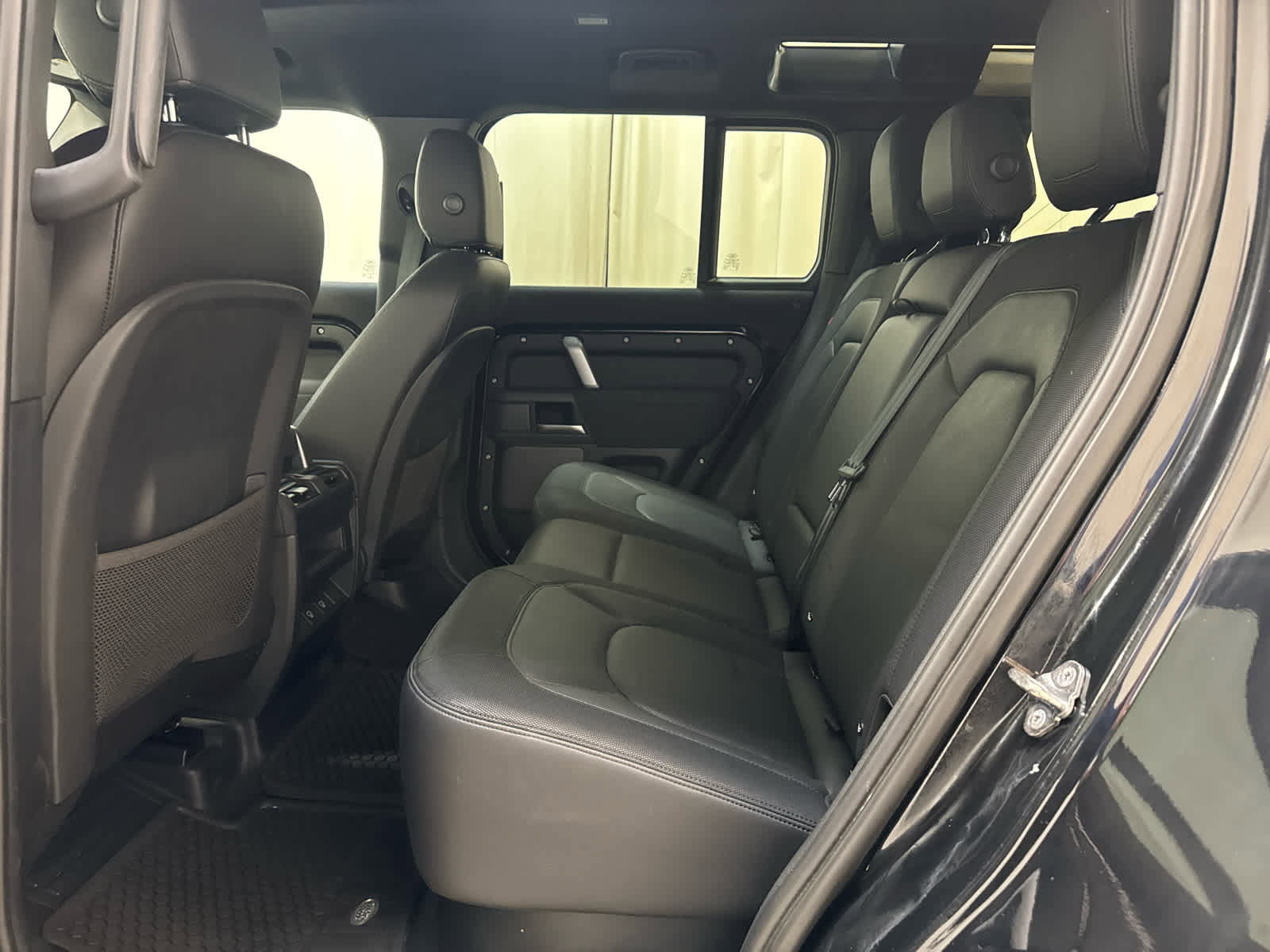 Used 2023 Land Rover Defender 110 X-Dynamic SE image 20