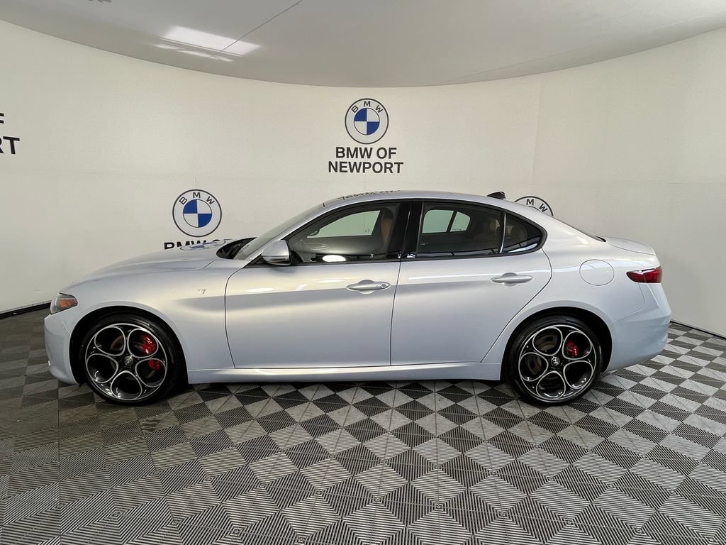 Used 2022 Alfa Romeo Giulia Ti w/ Active Assist Plus Package AWD/4WD image 13