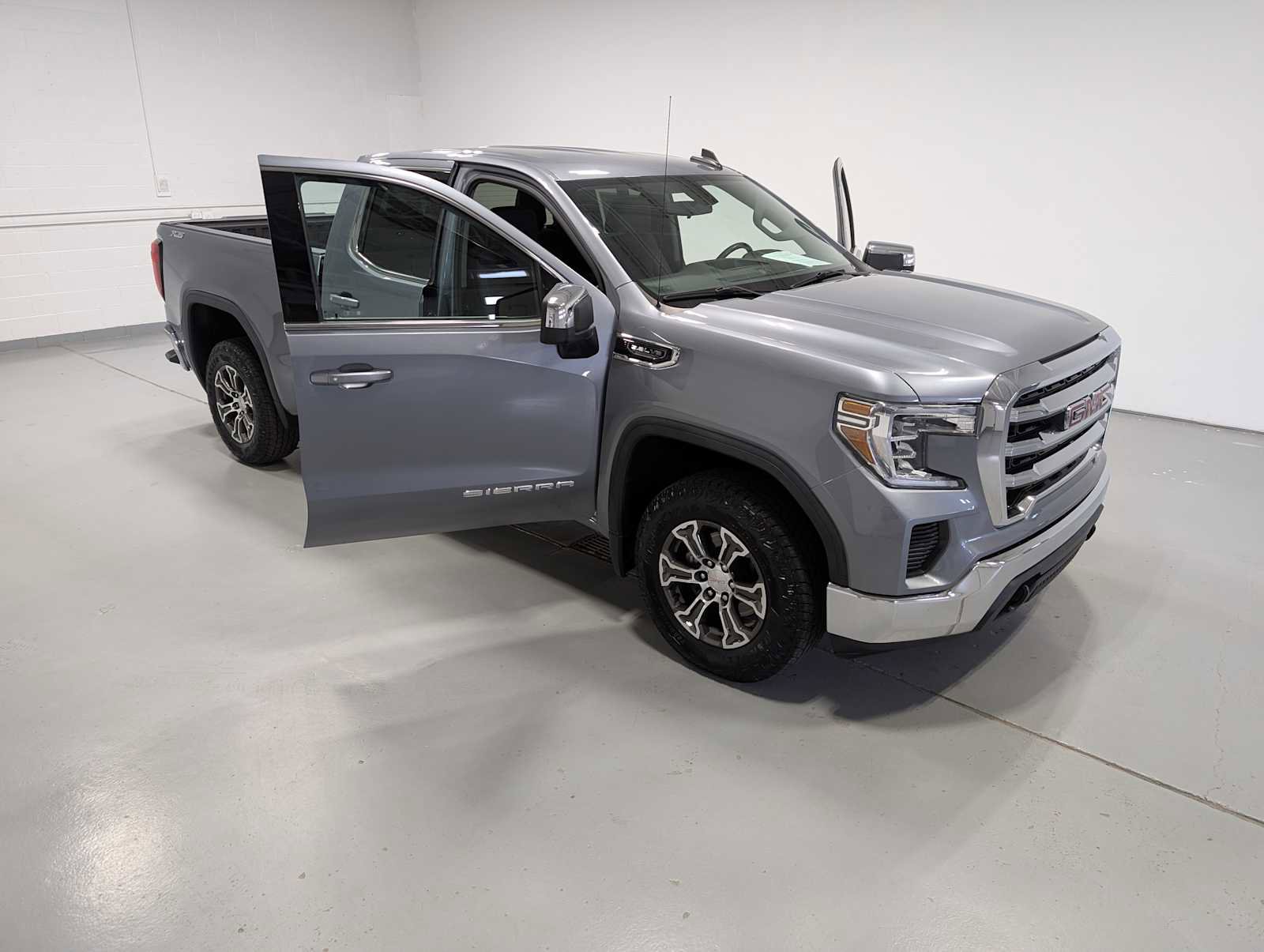 Certified 2020 GMC Sierra 1500 SLE w/ SLE Value Package AWD/4WD image 16