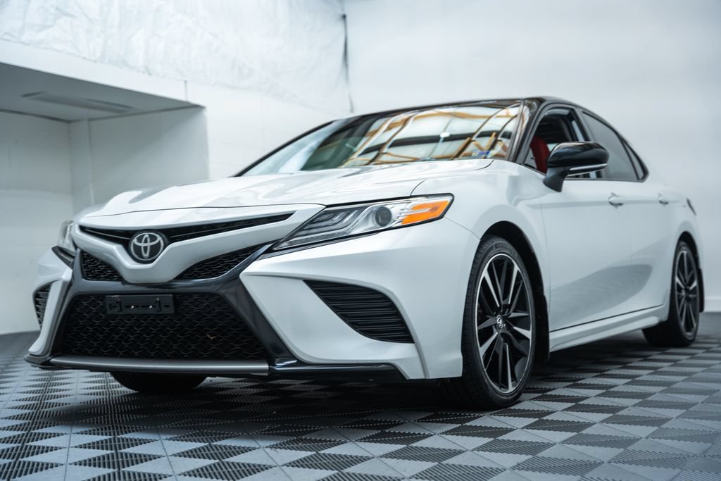 Used 2020 Toyota Camry XSE w/ Navigation Package FWD image 3