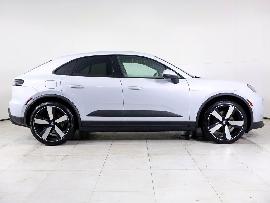 New 2026 Porsche Macan 4 Electric AWD/4WD image 35