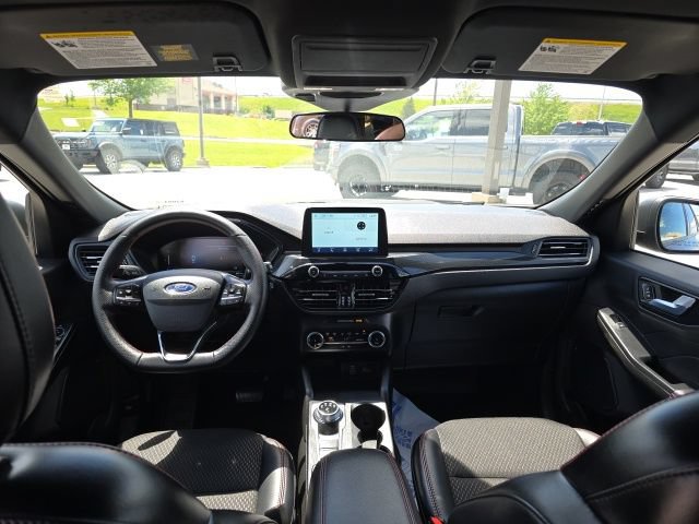 Used 2025 Ford Escape ST-Line AWD/4WD image 14