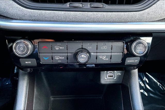 Used 2024 Jeep Compass Latitude image 14