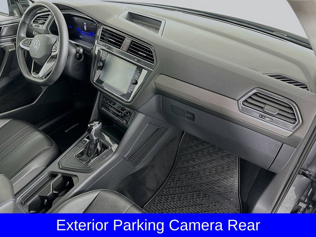 Used 2024 Volkswagen Tiguan SE w/ Panoramic Sunroof Package image 31