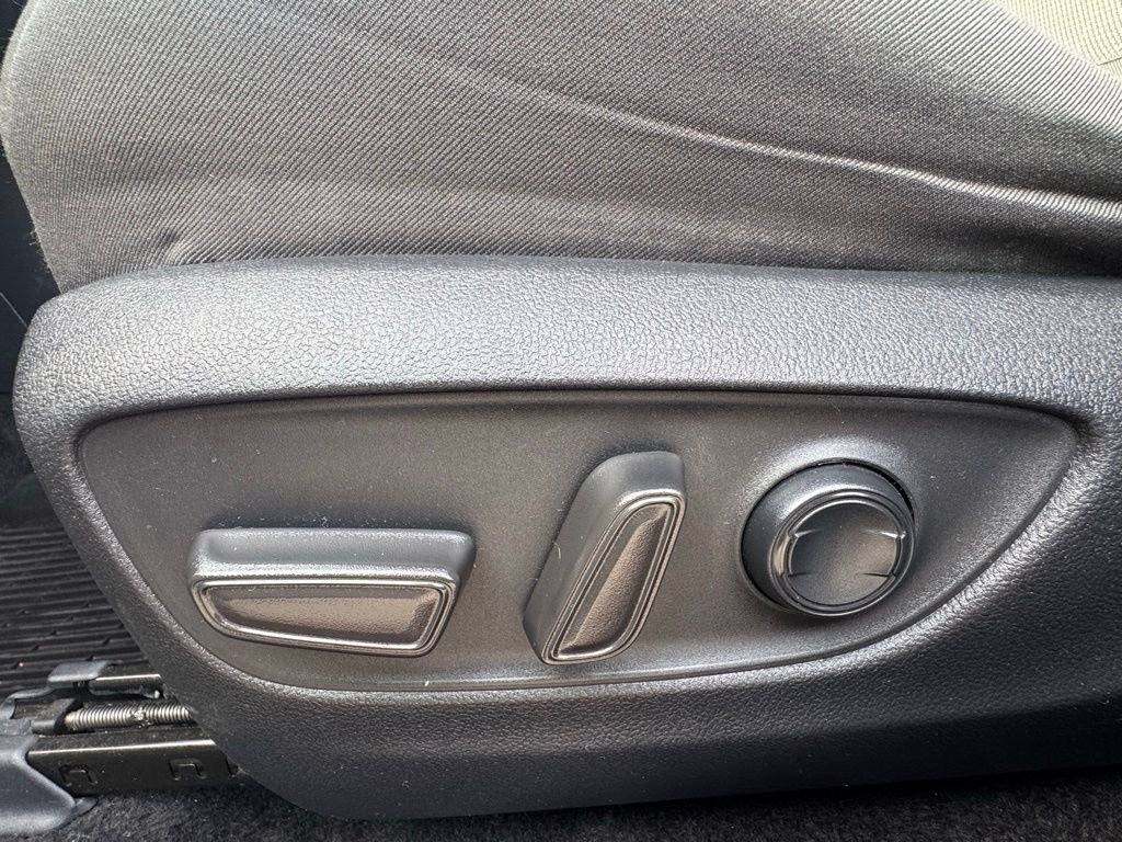 Used 2022 Toyota RAV4 XLE image 23