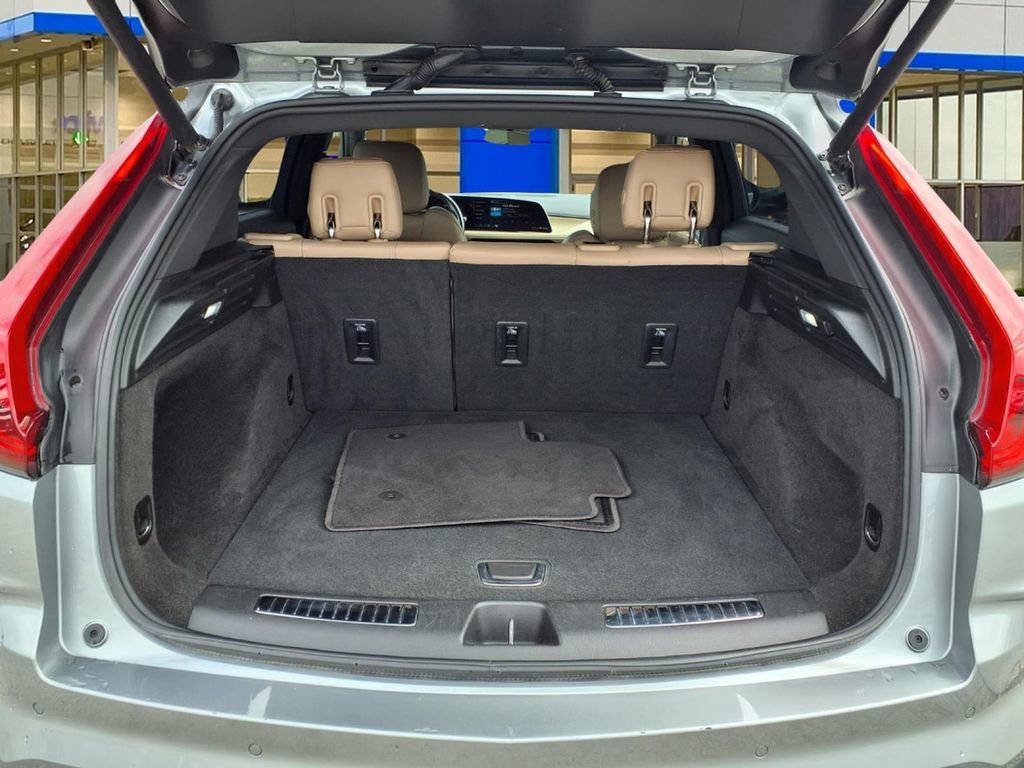 Used 2024 Cadillac XT4 Premium Luxury FWD image 22