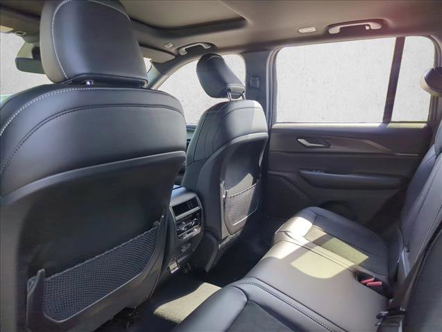 New 2025 Jeep Grand Cherokee Altitude image 18