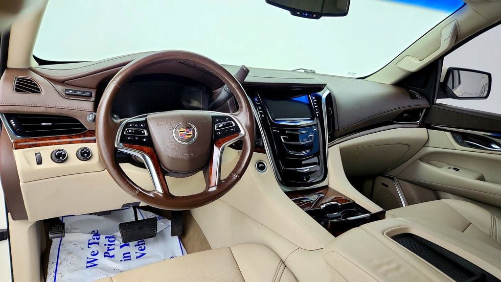 Used 2015 Cadillac Escalade Luxury AWD/4WD image 13