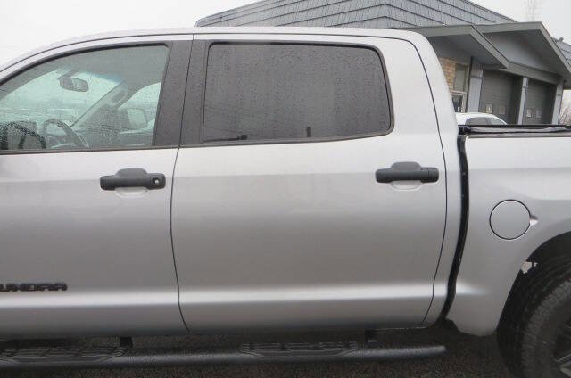 Used 2017 Toyota Tundra SR5 w/ SR5 Upgrade Package image 34