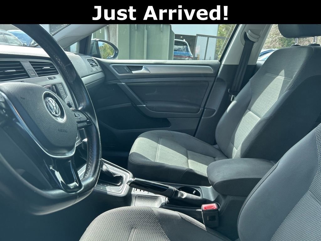 Used 2017 Volkswagen Golf S image 7