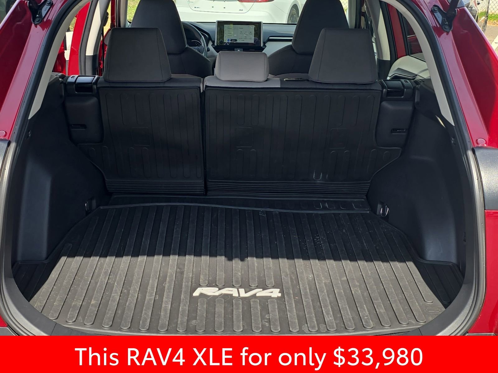 Used 2025 Toyota RAV4 XLE FWD image 18