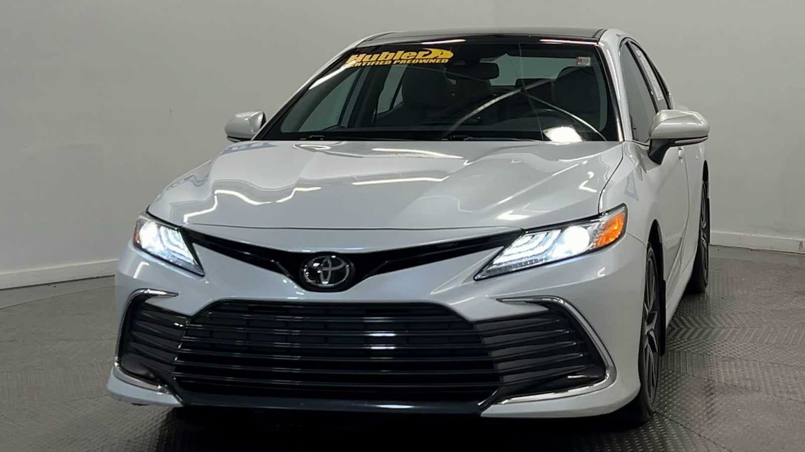 Used 2022 Toyota Camry XLE AWD/4WD image 3