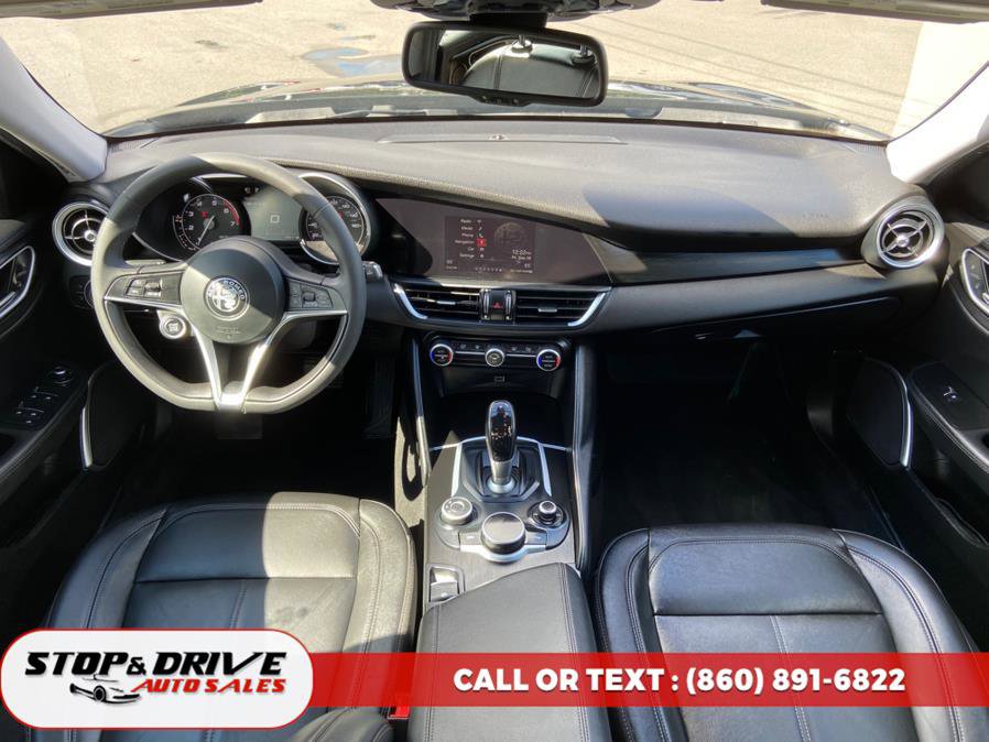 Used 2018 Alfa Romeo Giulia image 11