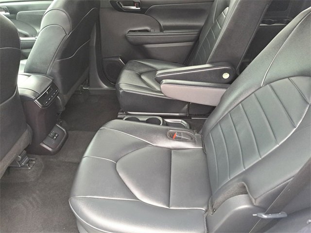 Used 2024 Toyota Highlander XLE image 18