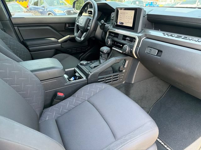 Used 2025 Toyota Tacoma SR5 AWD/4WD image 24