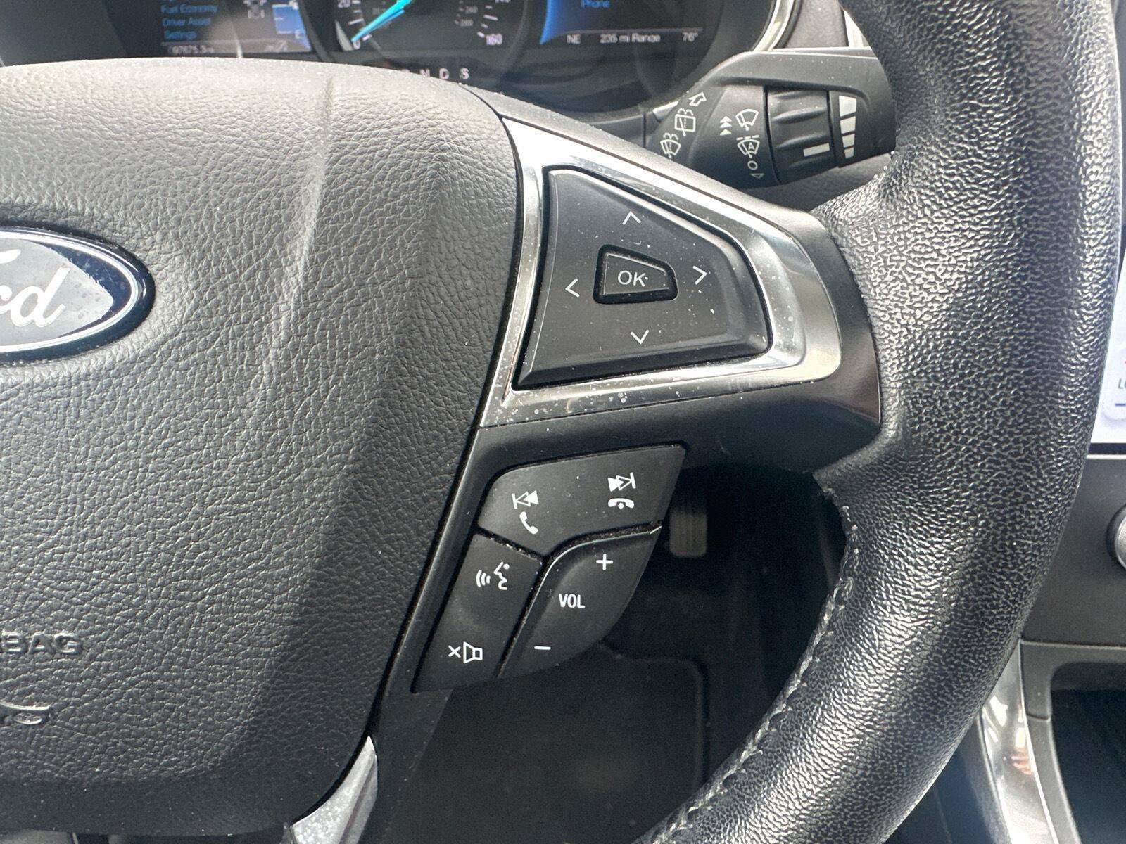 Used 2021 Ford Edge Titanium AWD/4WD image 17