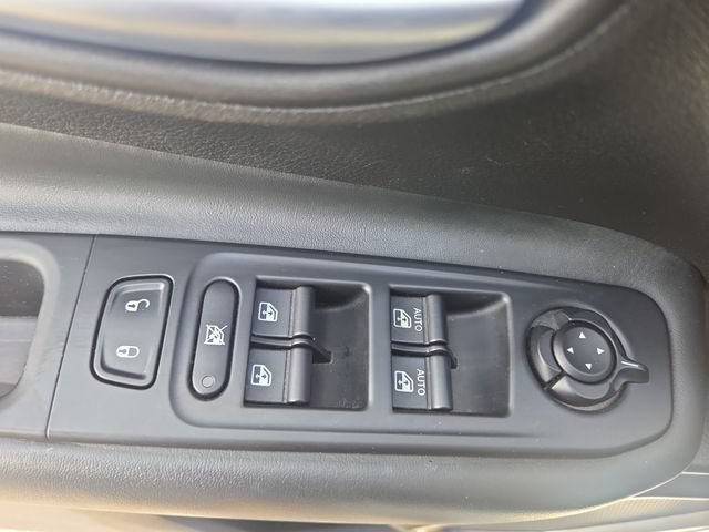 Used 2019 Jeep Renegade Limited w/ Safety and Security Group AWD/4WD image 17