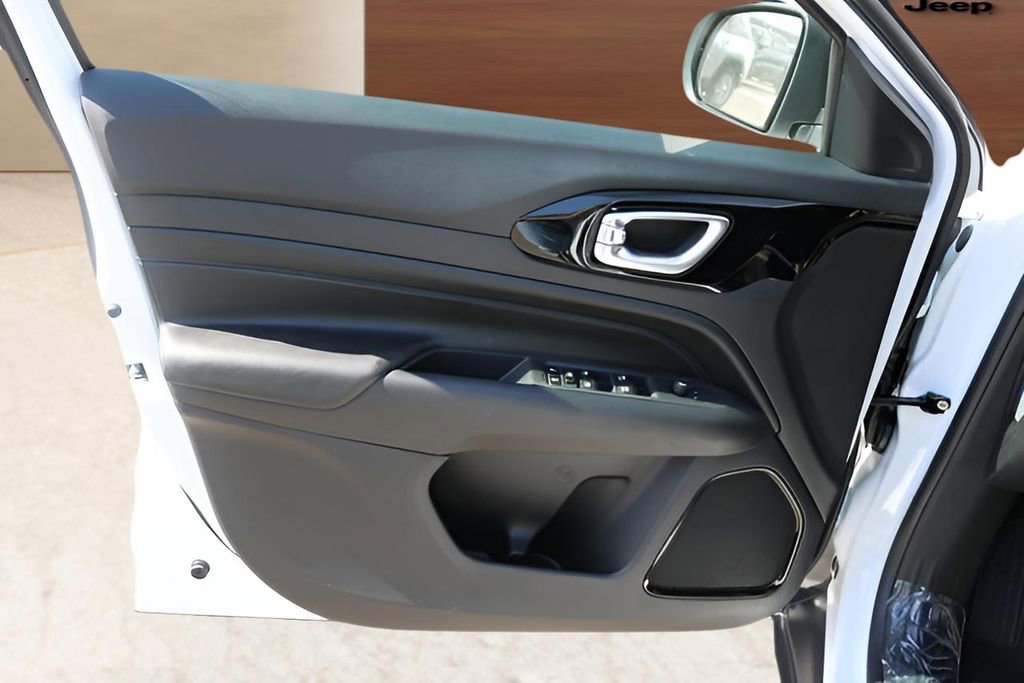 New 2026 Jeep Compass Latitude AWD/4WD image 9