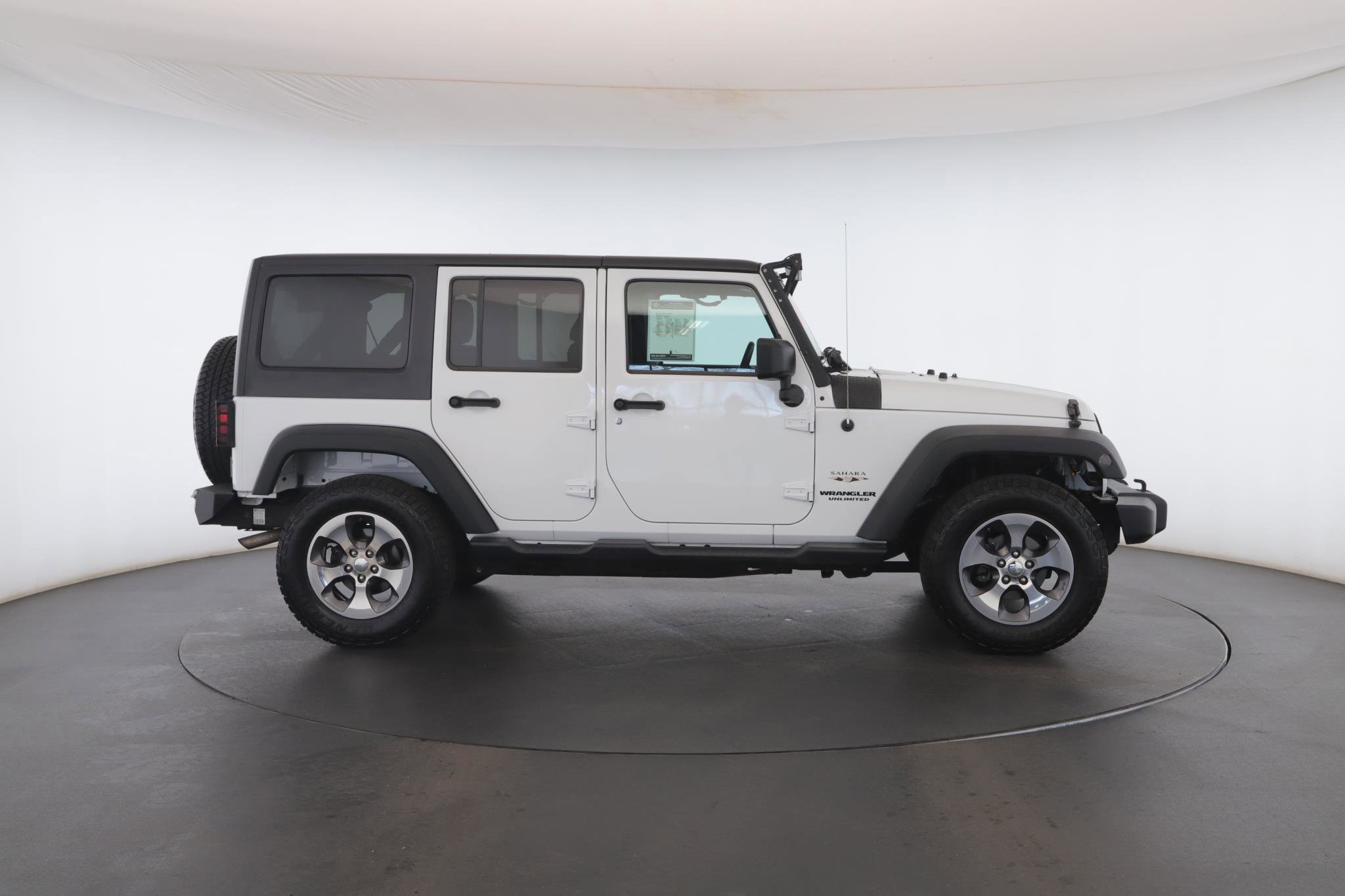 Used 2017 Jeep Wrangler Unlimited Sahara w/ Connectivity Group AWD/4WD image 20