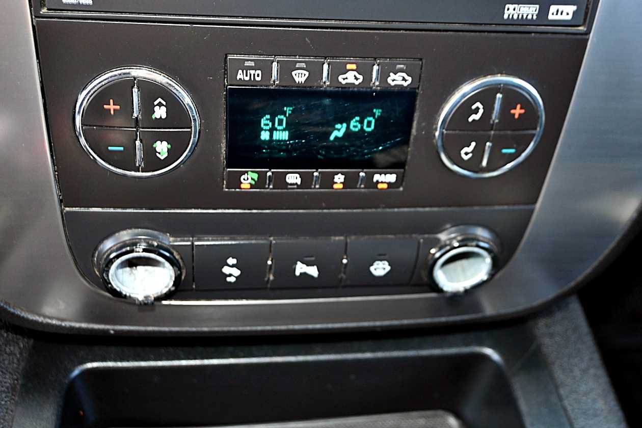 Used 2007 GMC Sierra 3500 SLT w/ Entertainment Package RWD image 38