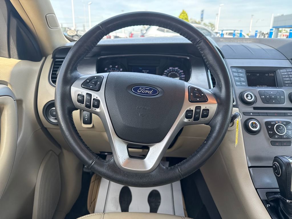 Used 2017 Ford Taurus SEL FWD image 16