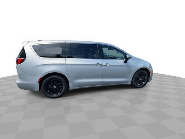 Used 2023 Chrysler Voyager LX FWD image 10