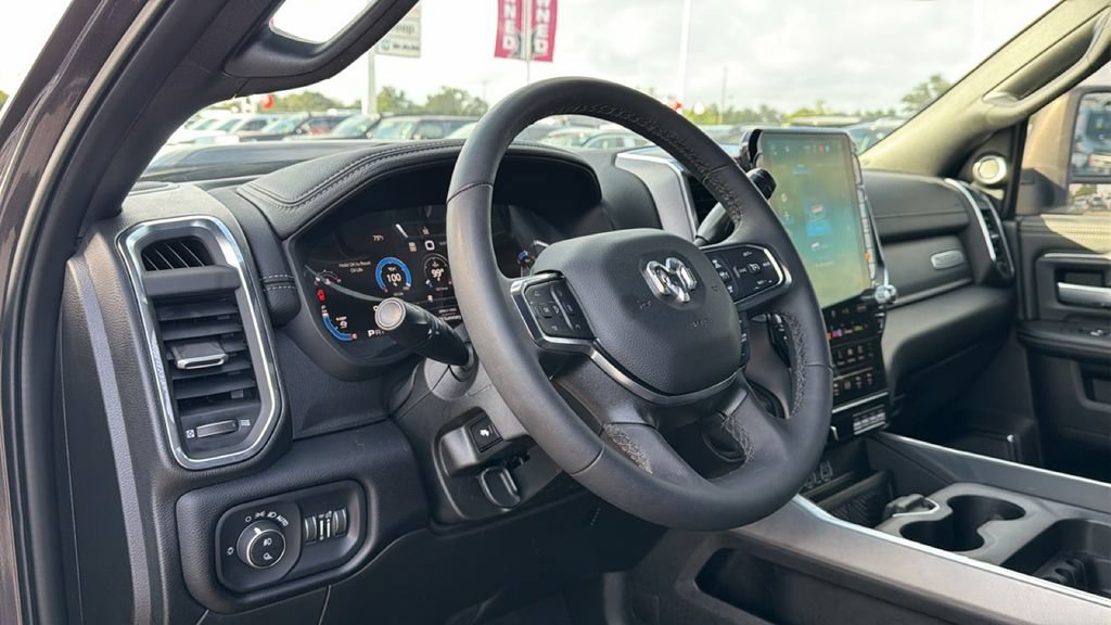 Used 2025 RAM 3500 Laramie AWD/4WD image 17