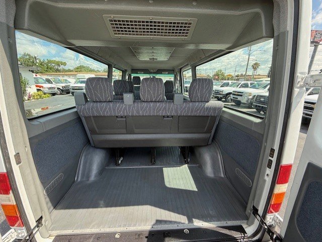 Used 2003 Dodge Sprinter 2500 RWD image 23