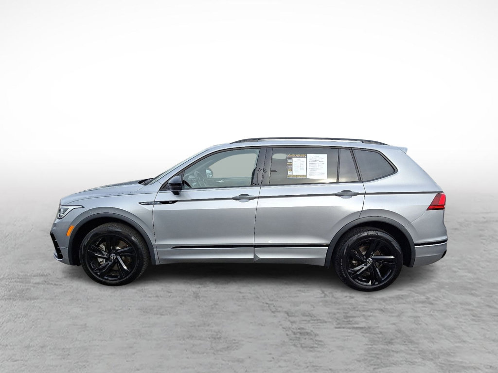 Used 2023 Volkswagen Tiguan SE R-Line image 2