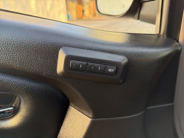 Used 2023 Nissan Titan PRO-4X w/ Pro-4x Convenience Package image 26