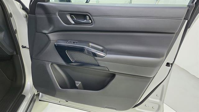 Certified 2025 Nissan Pathfinder SV FWD image 27